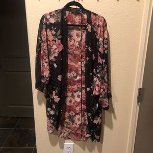 Black & rose colored duster